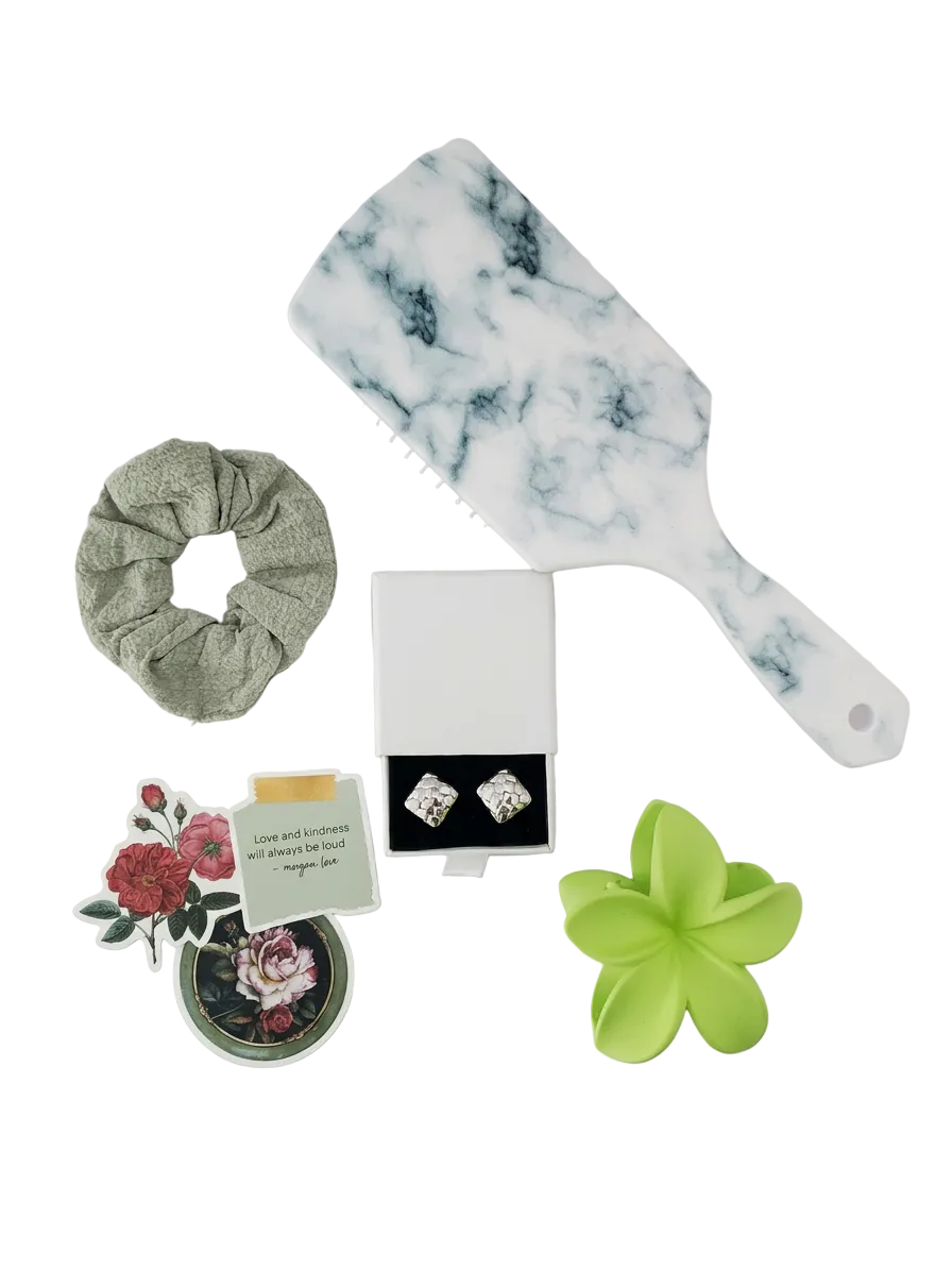 Blue Daydream Κουτί Έκπληξη: Βούρτσα, Scrunchie & Μπρελόκ Λουλούδι