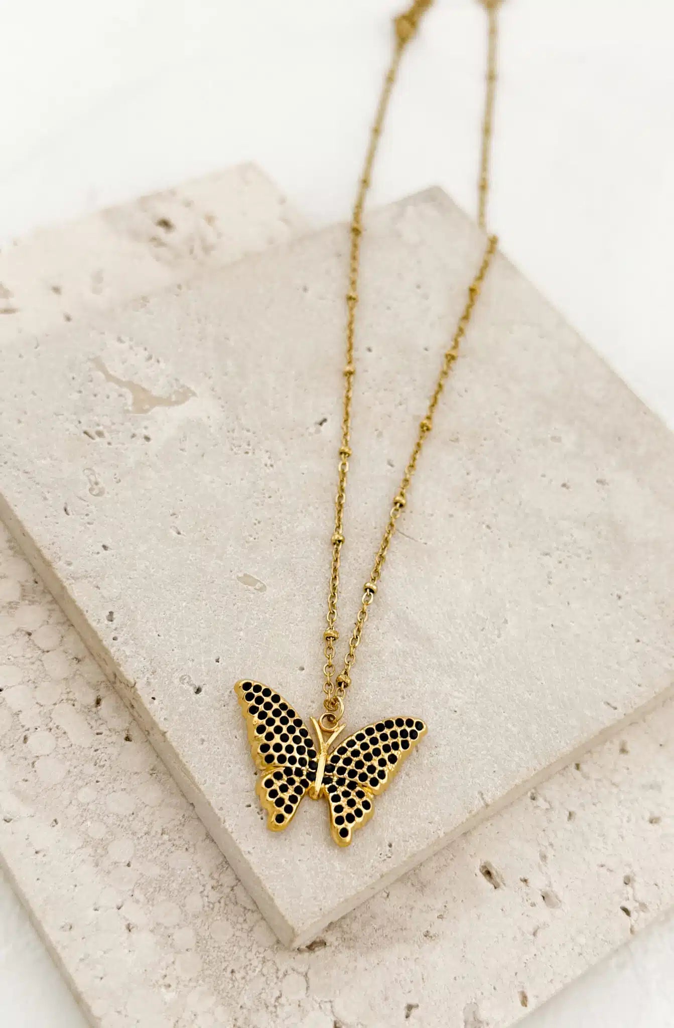 Χρυσό Κολιέ Πεταλούδα με Μαύρα Στρας – Black Butterfly Charm