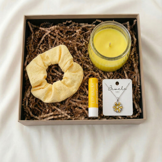 Hello Sunshine" Premium Gift Box: Αρωματικό Κερί & Daisy Necklace